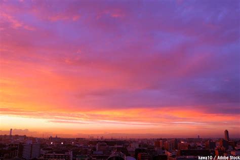 朝空|マジックアワーとは？空が魔法の色に染まる仕組みをご紹介